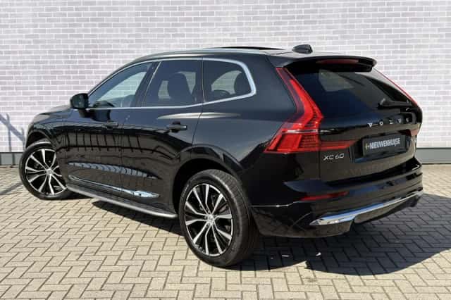Volvo XC60 (2023) thumbnail 3
