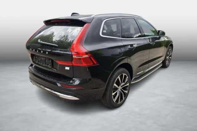 Volvo XC60 (2023) thumbnail 3