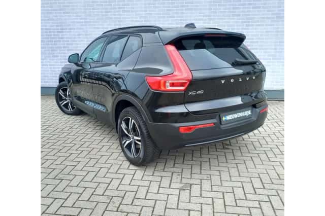 Volvo XC40 (2024) thumbnail 3