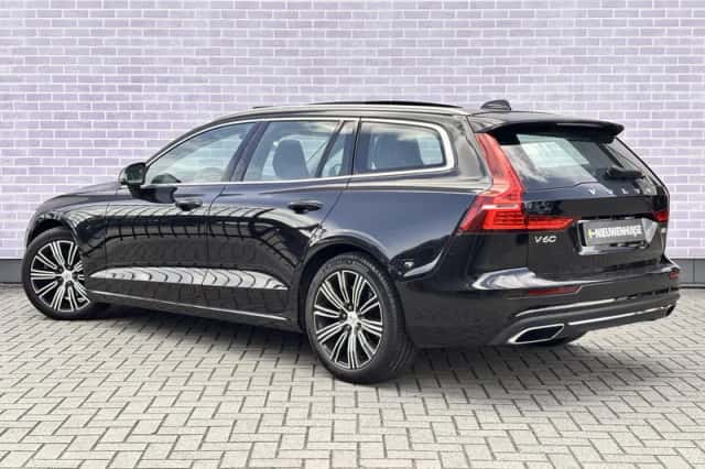 Volvo V60 (2021) thumbnail 2