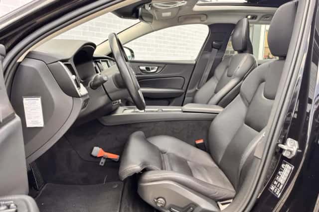 Volvo V60 (2021) thumbnail 6