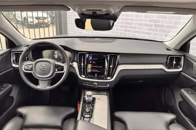 Volvo V60 (2021) thumbnail 6