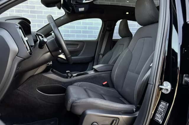 Volvo C40 (2023) thumbnail 4