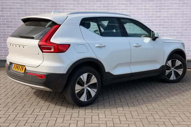 Volvo XC40 (2020) thumbnail 2