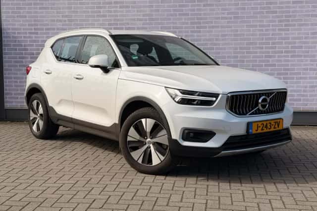 Volvo XC40 (2020) thumbnail 3