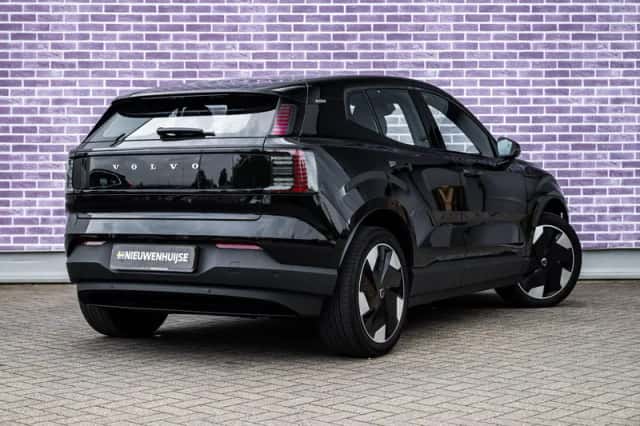Volvo EX30 (2024) thumbnail 2