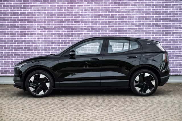 Volvo EX30 (2024) thumbnail 3