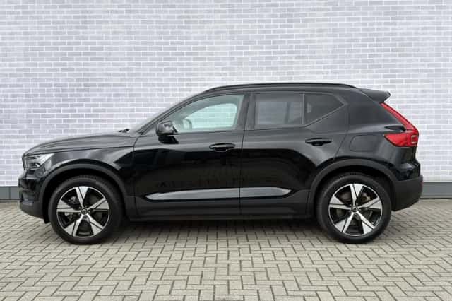 Volvo XC40 (2022) thumbnail 2
