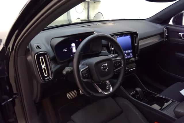 Volvo XC40 (2022) thumbnail 3