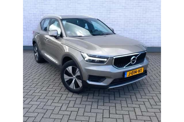Volvo XC40 (2020) thumbnail 3