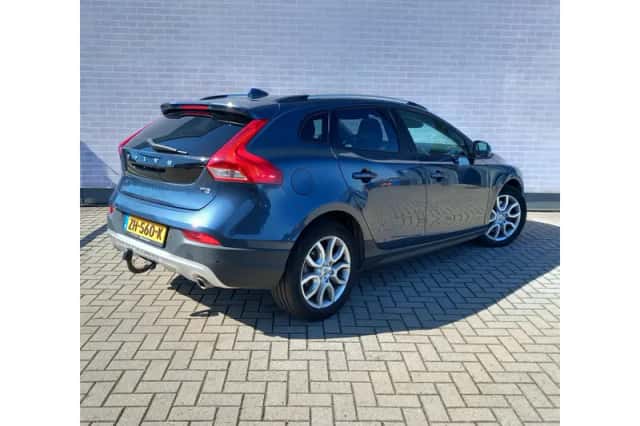 Volvo V40 (2019) thumbnail 3