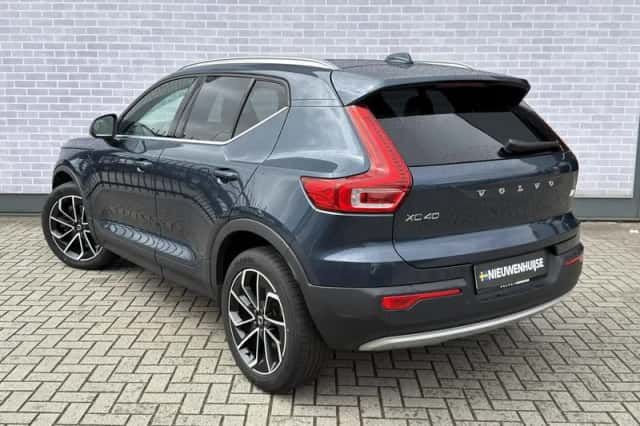 Volvo XC40 (2021) thumbnail 3