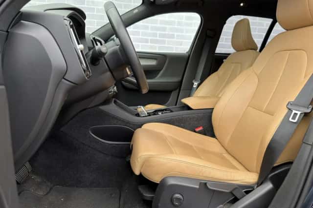 Volvo XC40 (2021) thumbnail 4