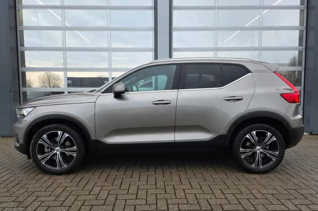 Volvo XC40 (2019) thumbnail 2