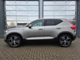 Volvo XC40 thumbnail 2