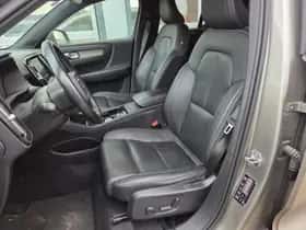 Volvo XC40 thumbnail 4