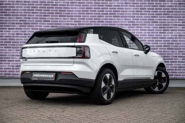 Volvo EX30 (2024) thumbnail 3