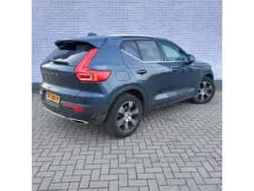 Volvo XC40 thumbnail 2