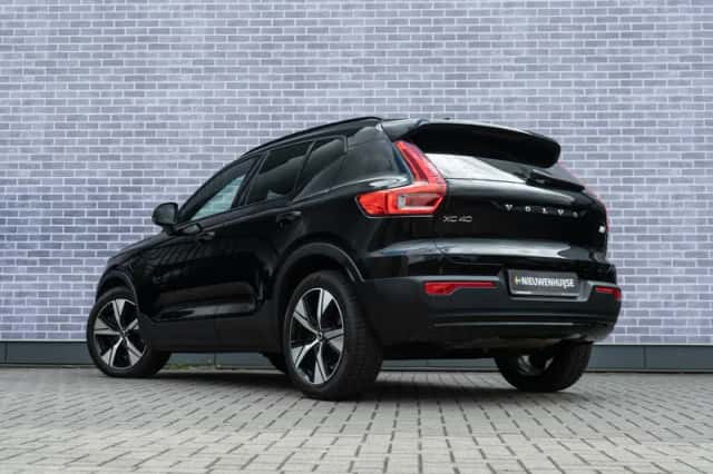 Volvo XC40 (2022) thumbnail 2