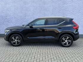 Volvo XC40 (2023) thumbnail 2
