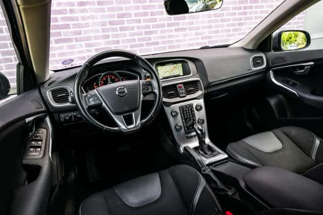 Volvo V40 (2016) thumbnail 11