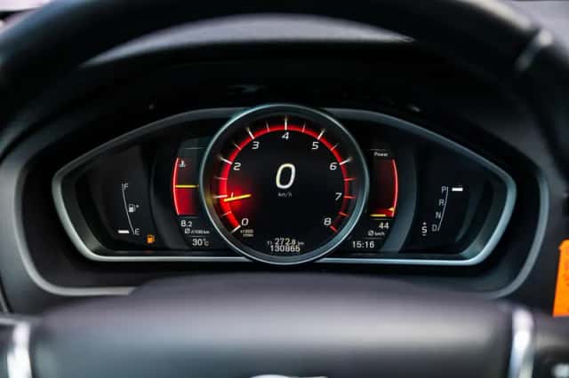 Volvo V40 (2016) thumbnail 12
