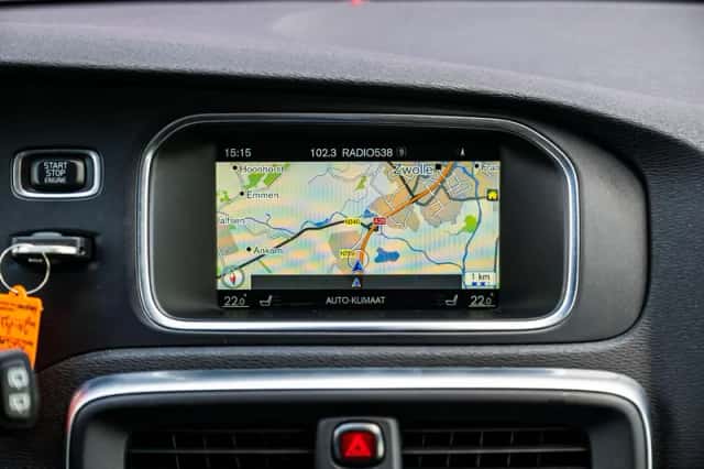 Volvo V40 (2016) thumbnail 13