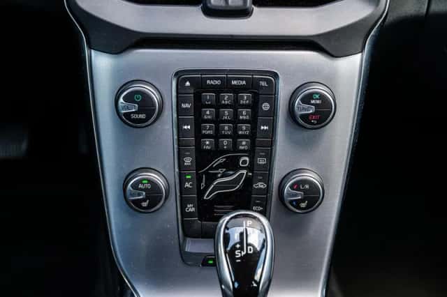 Volvo V40 (2016) thumbnail 14