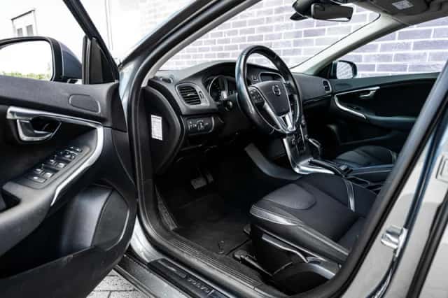 Volvo V40 (2016) thumbnail 17