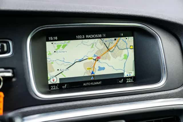 Volvo V40 (2016) thumbnail 18
