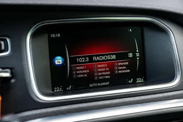 Volvo V40 (2016) thumbnail 19