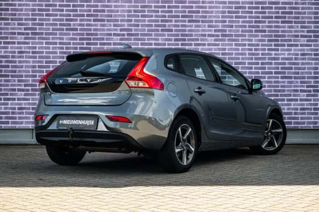 Volvo V40 (2016) thumbnail 3