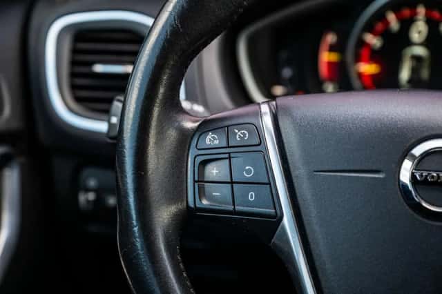 Volvo V40 (2016) thumbnail 23