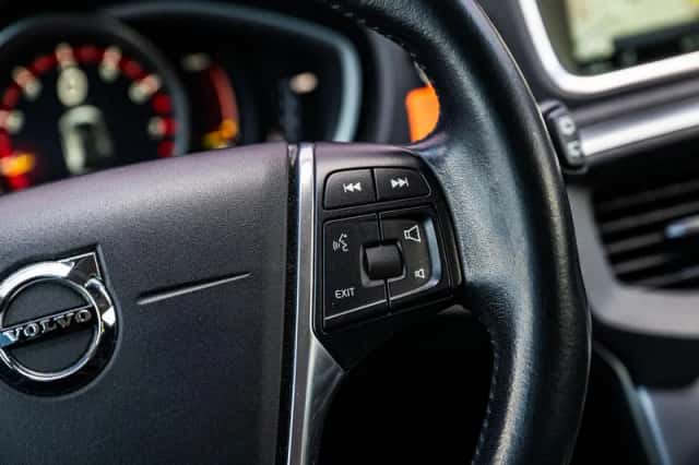 Volvo V40 (2016) thumbnail 24