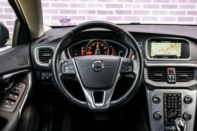 Volvo V40 (2016) thumbnail 4