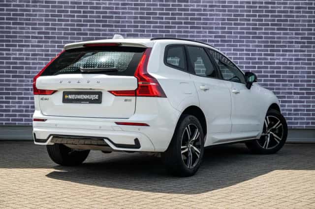 Volvo XC60 (2022) thumbnail 2