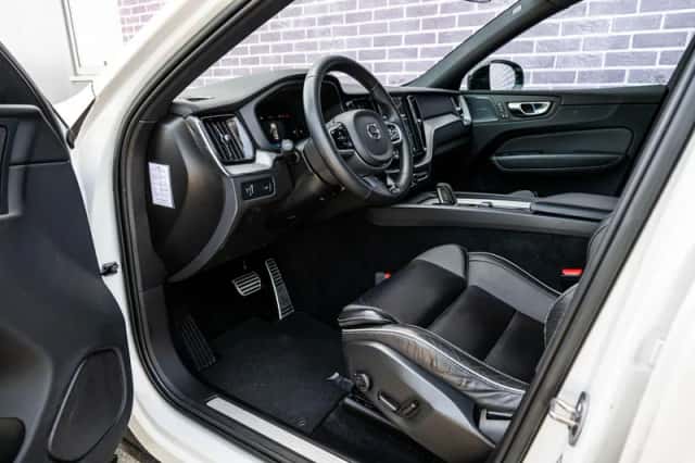 Volvo XC60 (2022) thumbnail 17