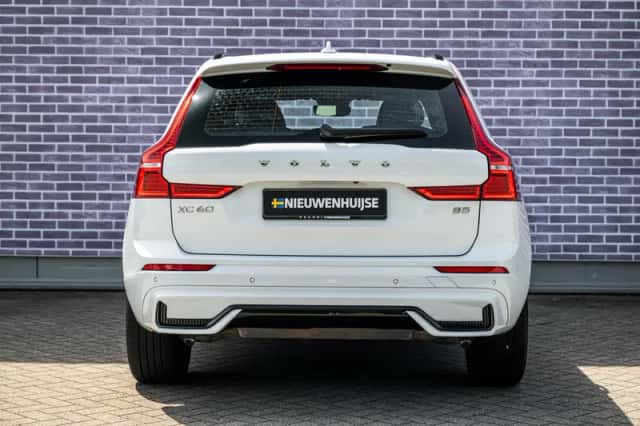 Volvo XC60 (2022) thumbnail 10