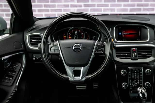 Volvo V40 (2019) thumbnail 3