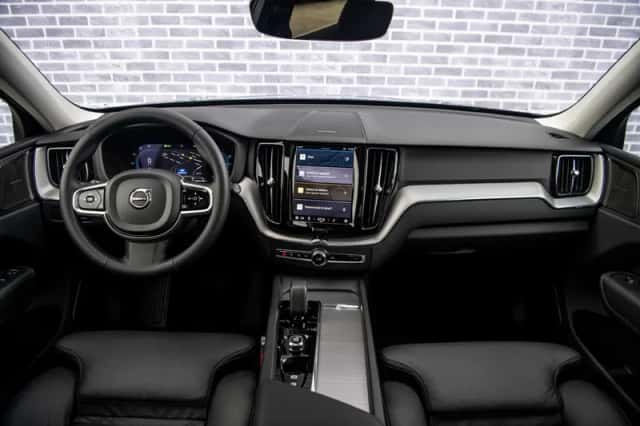 Volvo XC60 (2023) thumbnail 5