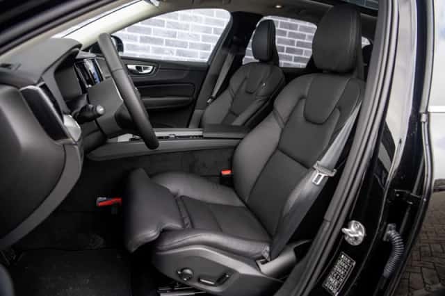 Volvo XC60 (2023) thumbnail 6