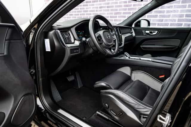 Volvo XC60 (2024) thumbnail 18