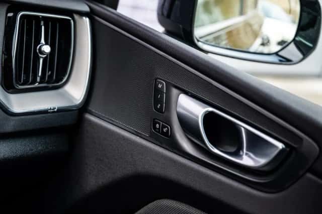 Volvo XC60 (2024) thumbnail 24