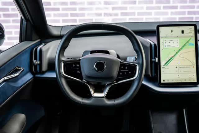 Volvo EX30 (2024) thumbnail 3