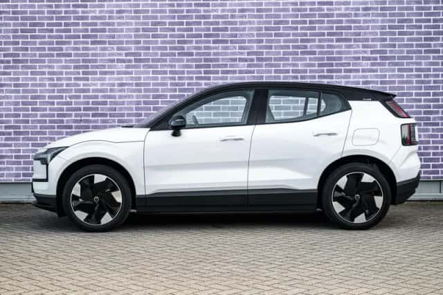 Volvo EX30 (2024) thumbnail 4