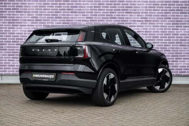 Volvo EX30 (2024) thumbnail 2