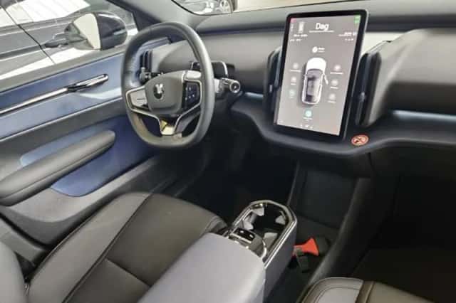 Volvo EX30 (2024) thumbnail 2