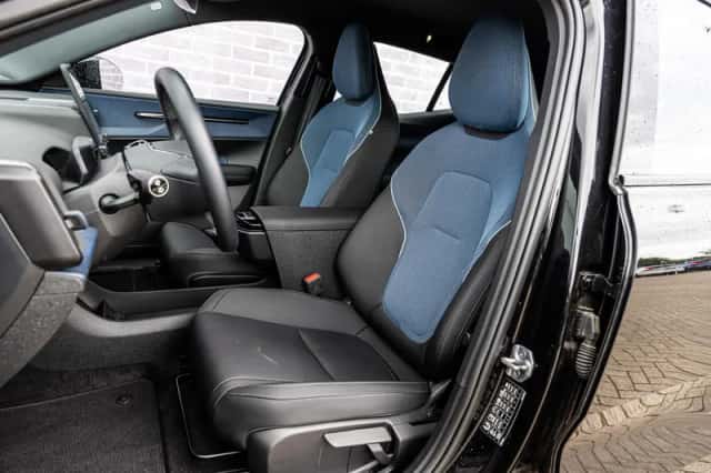 Volvo EX30 (2024) thumbnail 6