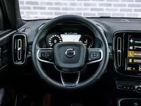 Volvo XC40 thumbnail 3