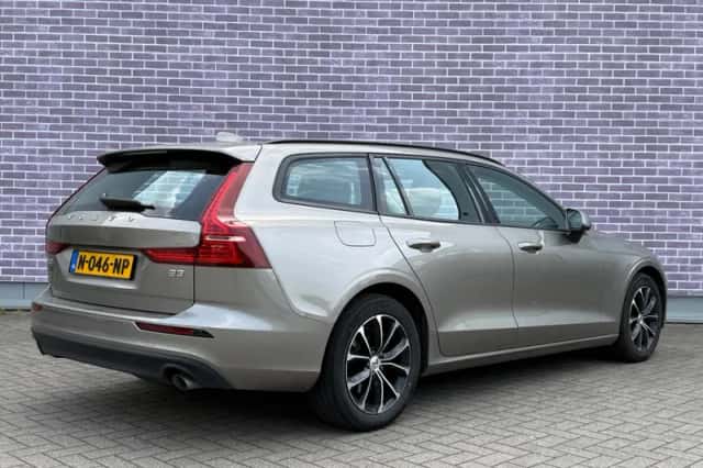Volvo V60 (2021) thumbnail 3